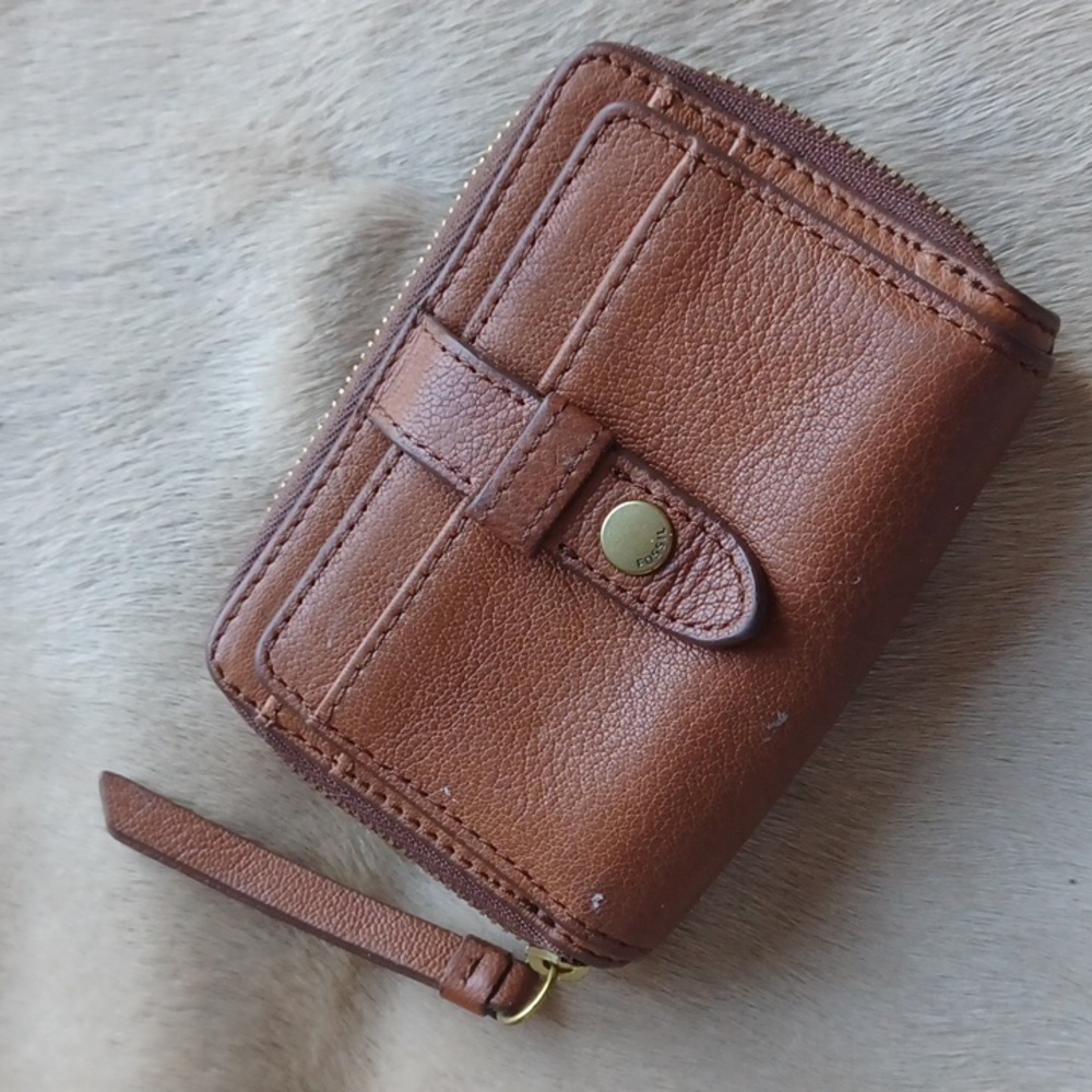 Fossil  leather  mini wallet
